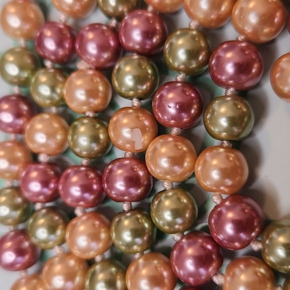 Single Strand Glass Faux Pearl Necklace - Picture 3 of 4